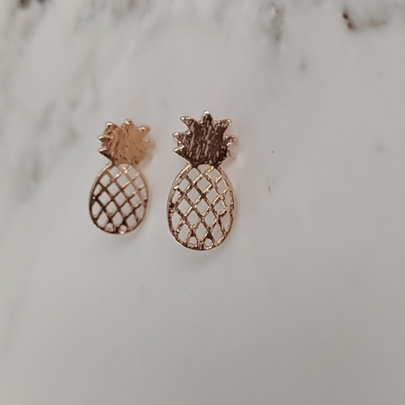 Rose gold pineapple stud earrings new - Picture 2 of 4